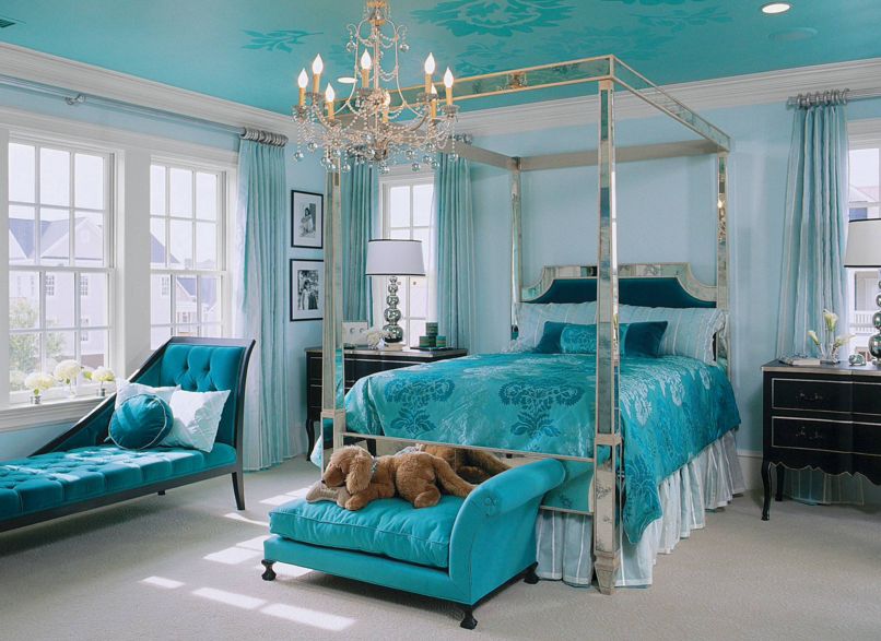 Aqua bedroom design with a mirrored frame
