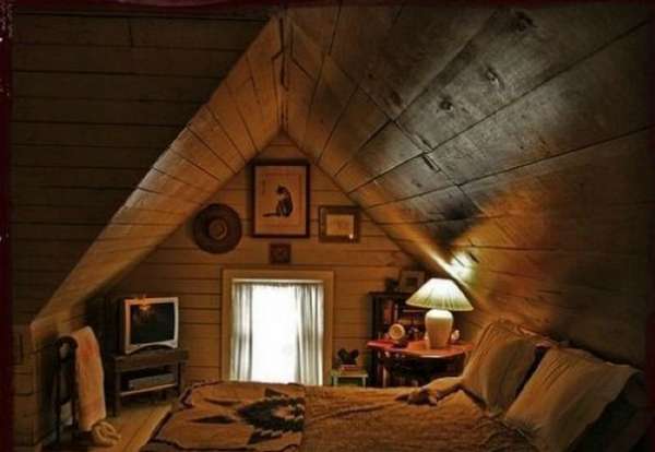 интерьер спальни в деревянном доме, фото 36