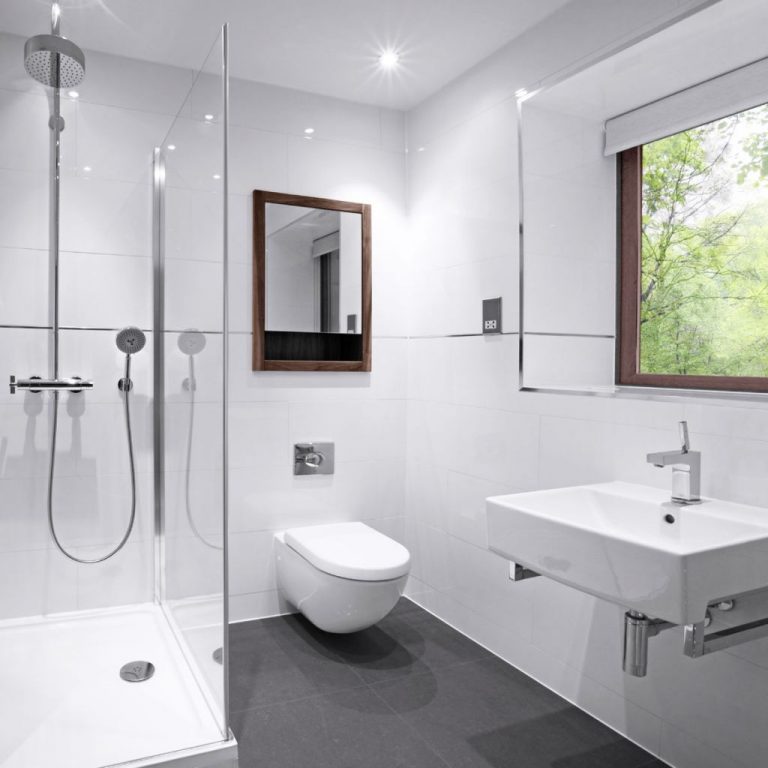 Современный дизайн ванной комнаты в общем стиле дома