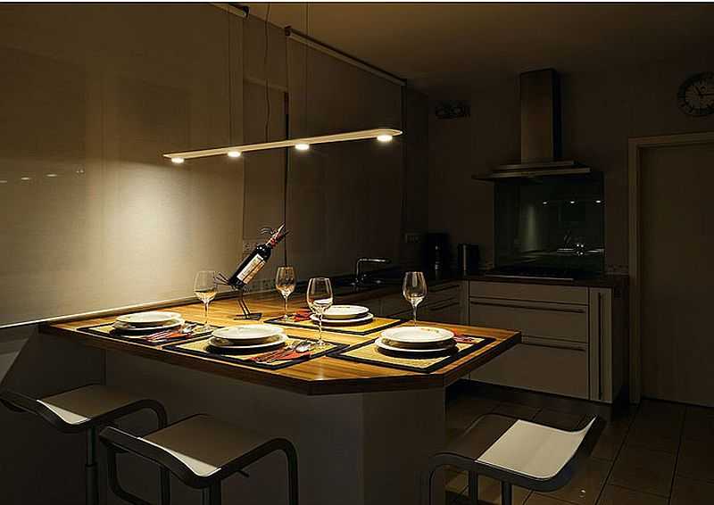 Освещение обеденного стола кухни подвесным светильником