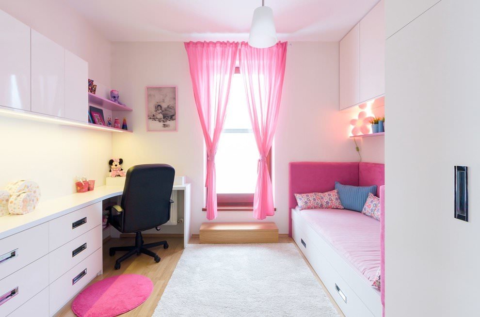 Розовый тюль в интерьере детской комнаты