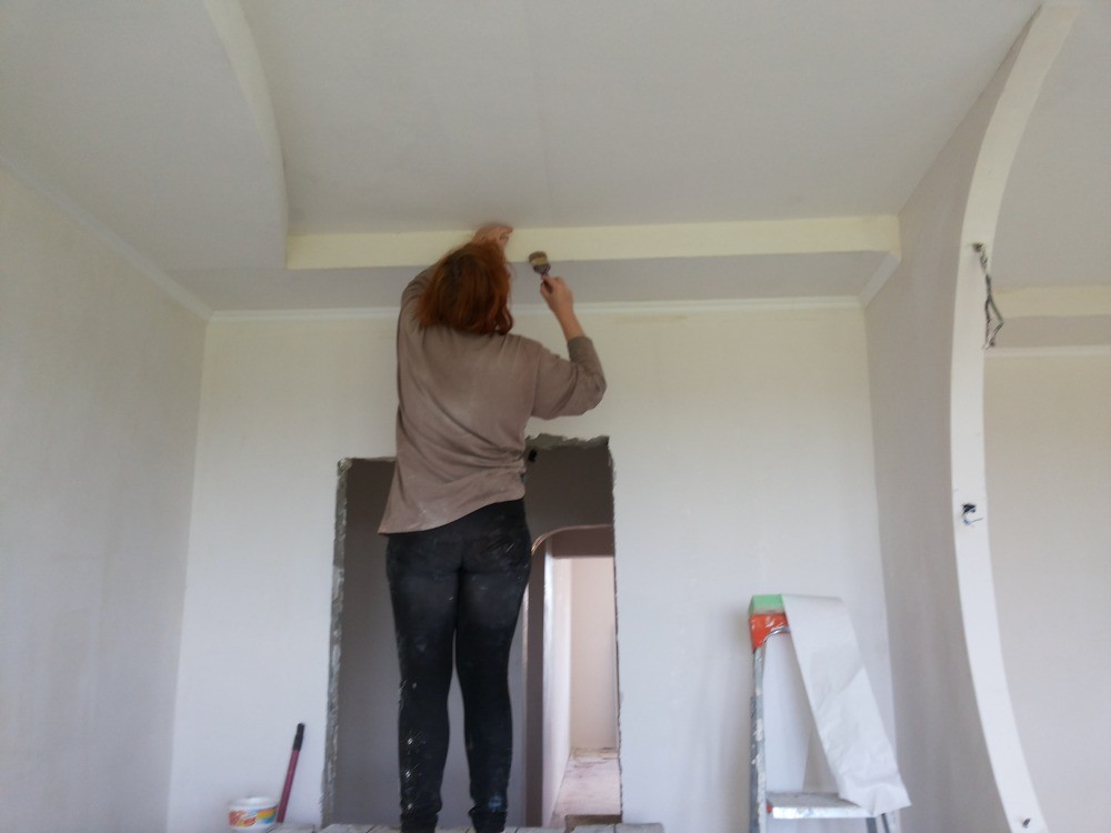 Особенности шпаклевки потолка под покраску