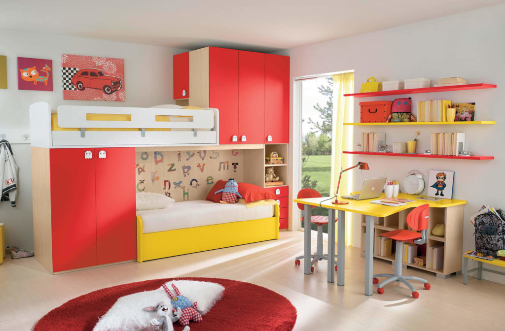Детский мебельный комплекс с двумя кроватями и шкафами